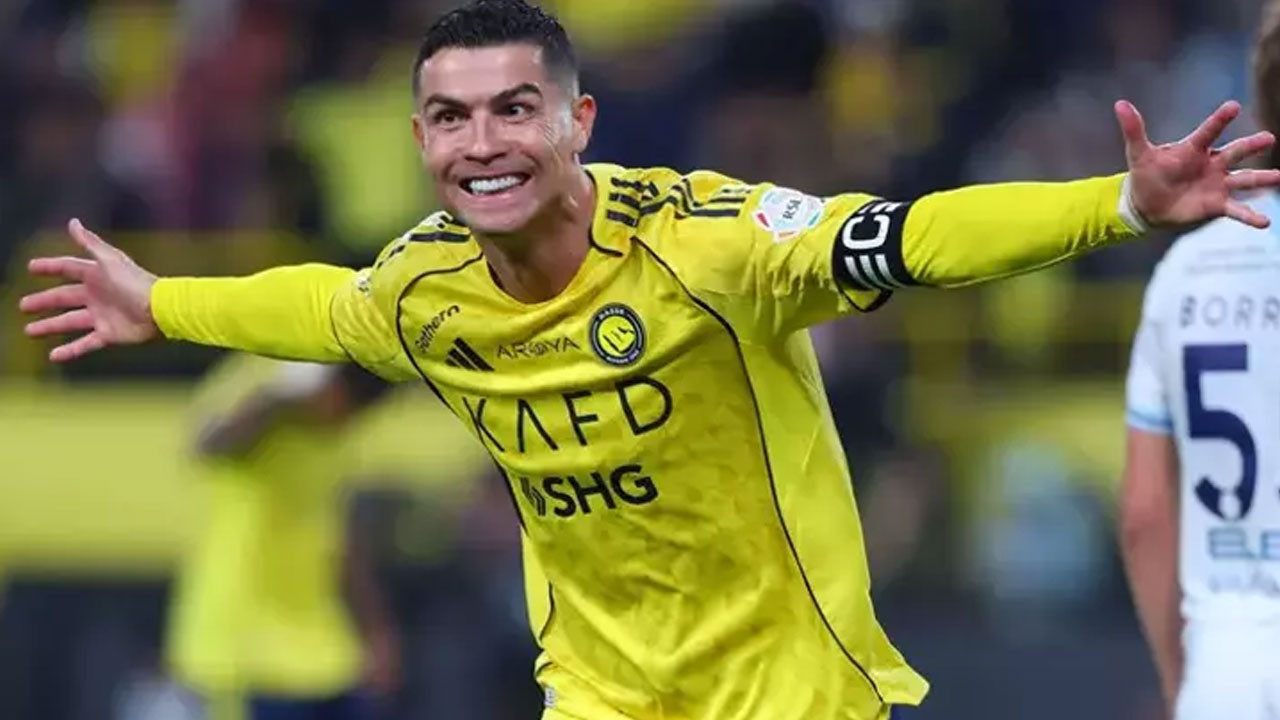Cristiano Ronaldo, 957'nci golünü sırtıyla attı