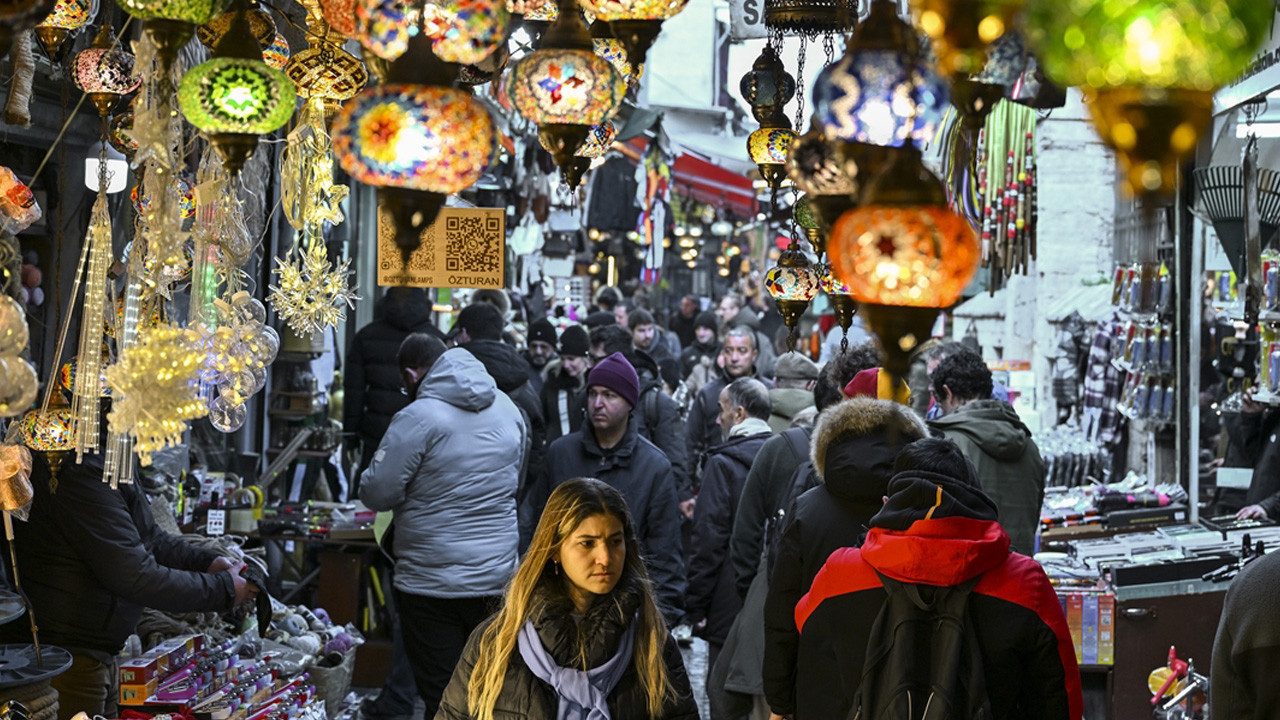 İstanbul'da yılbaşı öncesi alışveriş hareketliliği yaşanıyor