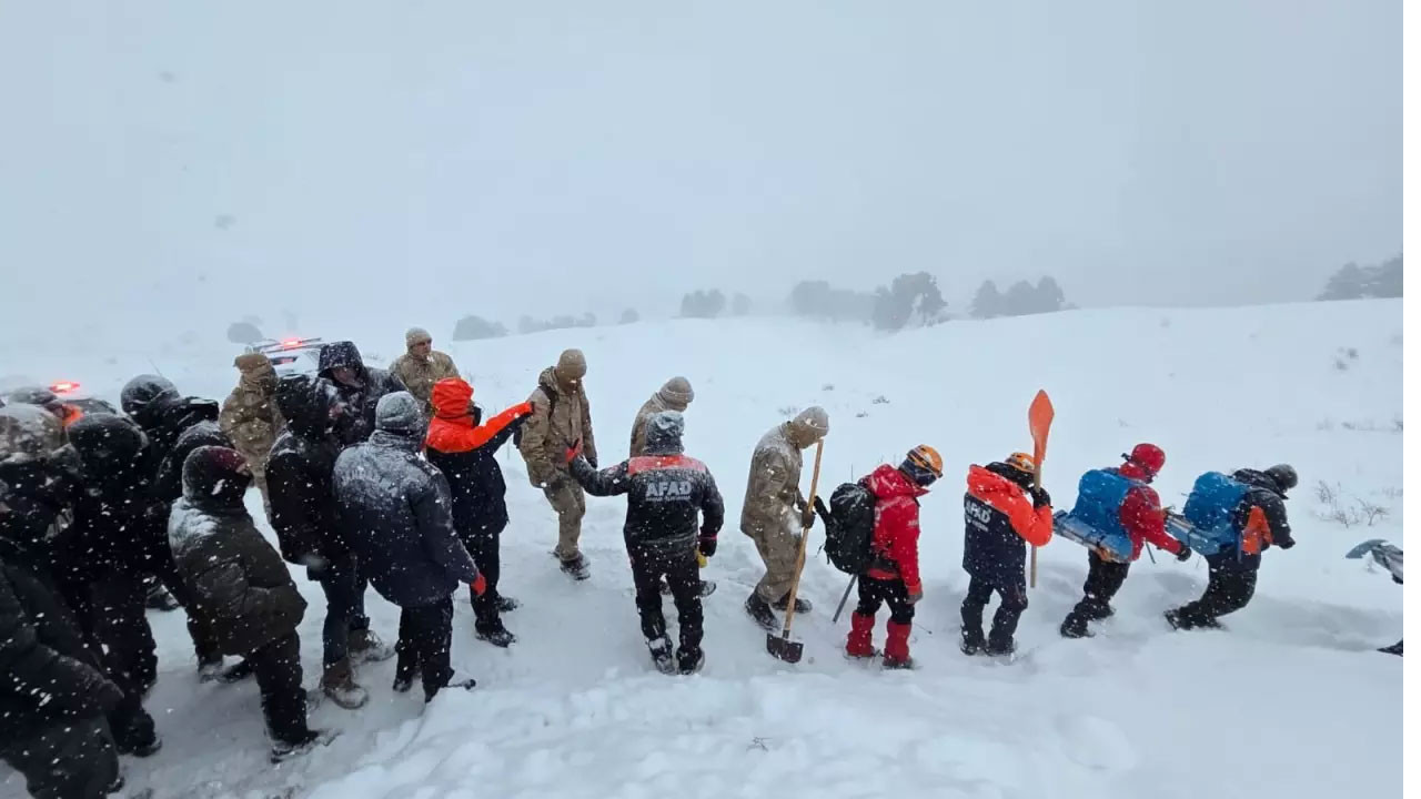 Artvin'de çığ faciası! Bölgeye ekipler sevk edildi: Mahsur kalanlar var