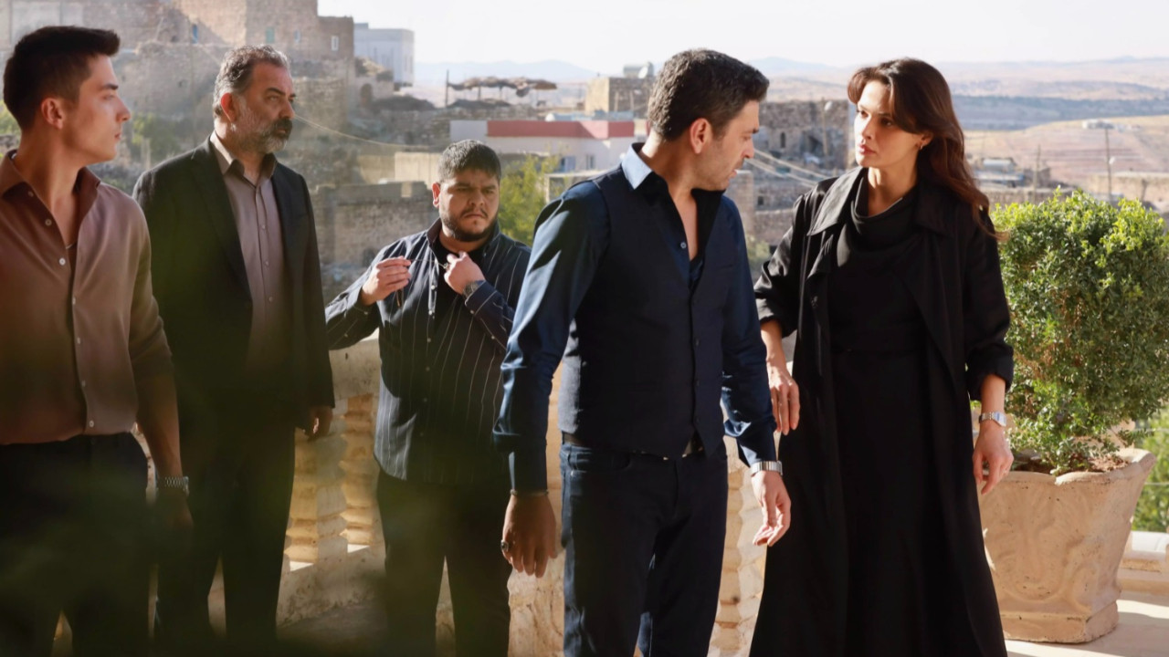 2026'ya saatler kala Uzak Şehir oyuncularından yılbaşı mesajları! Bakın dilekleri neymiş...