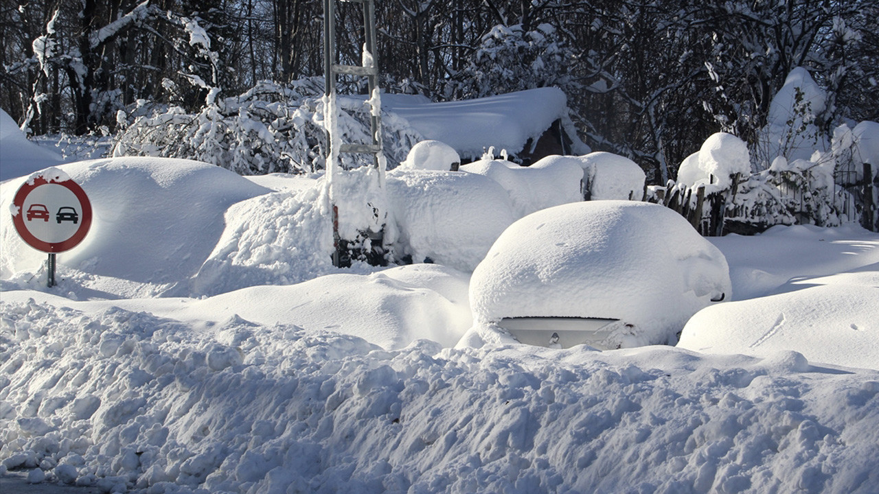 Üç gündür yağıyor! Dışarıya çıkan gözlerine inanamadı