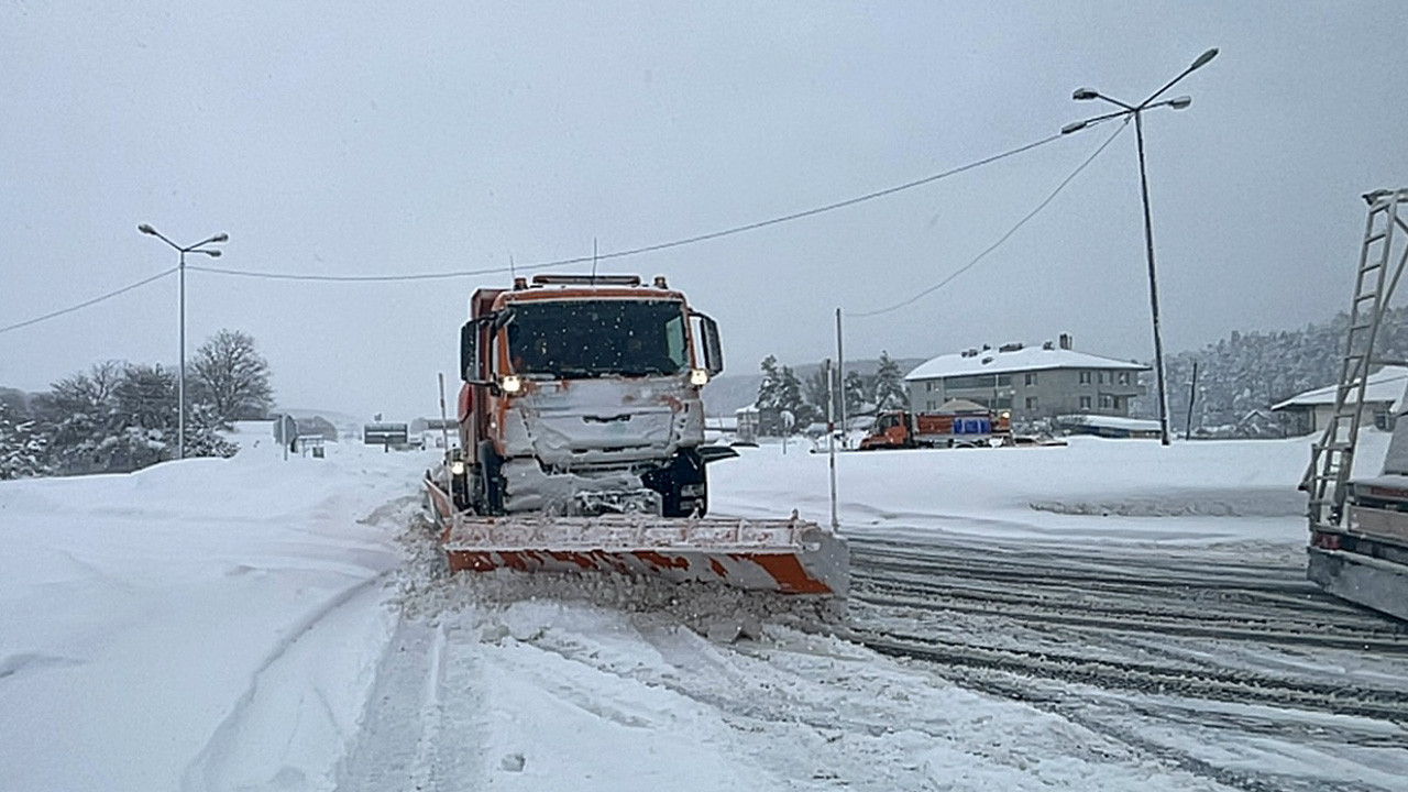 Kar ve tipi nedeniyle bazı yollar ağır taşıt trafiğine kapatıldı