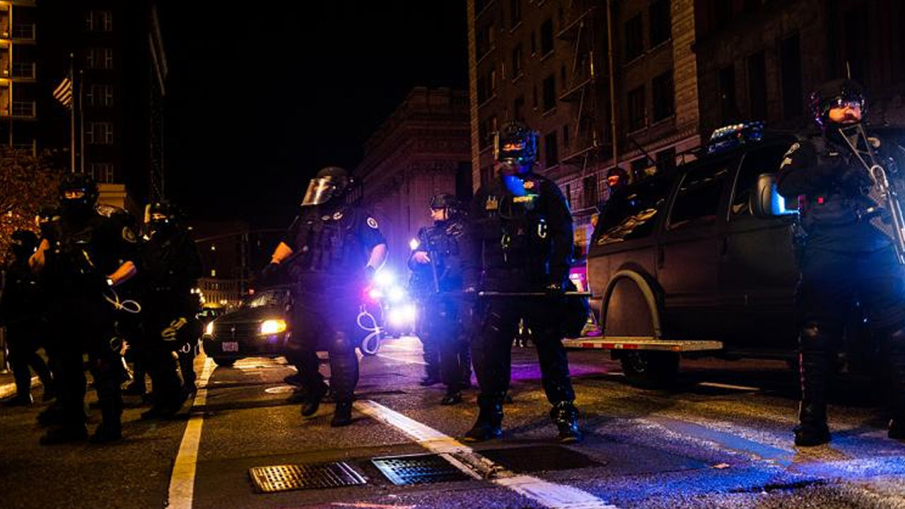 ABD genelinde halk sokağa çıkmaya başladı: Venezuela ile savaşa hayır