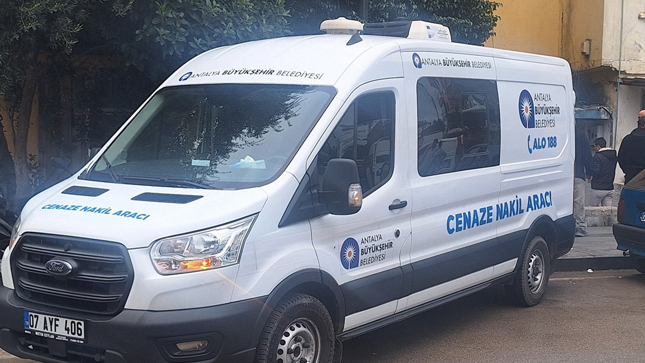 Antalya'da vahşet! Güvenlik görevlisi, eşini ve kızını öldürdü