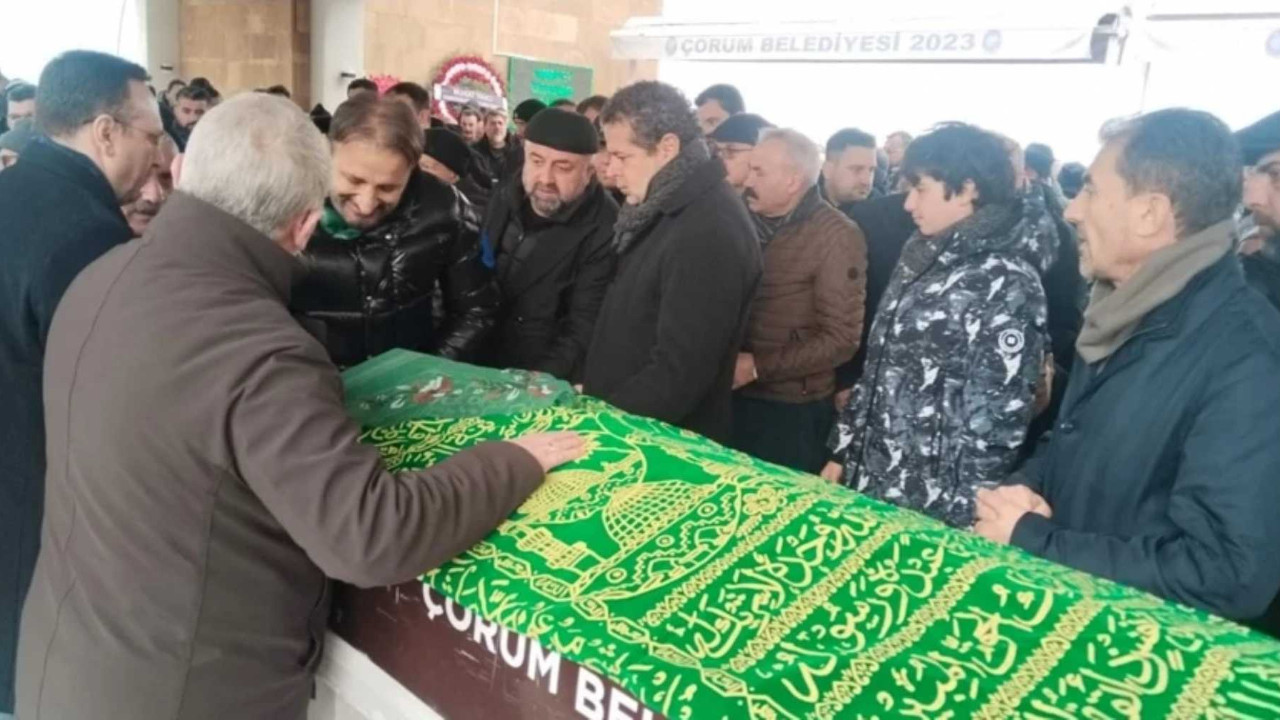 Cüneyt Özdemir'in acı günü! Annesini son yolculuğuna uğurladı