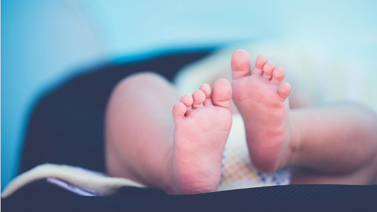 1 aylık bebek otobüs durağına bırakıldı! Gözaltına alınanlara bakın