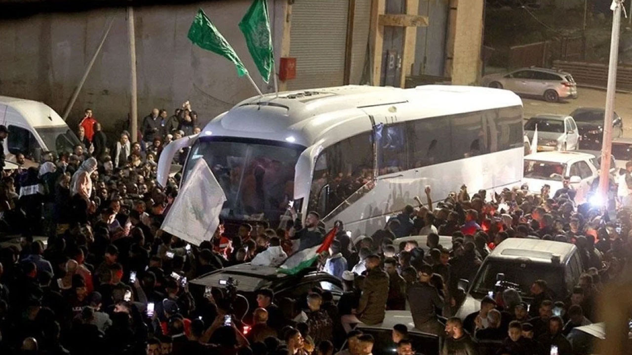 İsrail, Gazze'de 10 Filistinli esiri daha serbest bıraktı