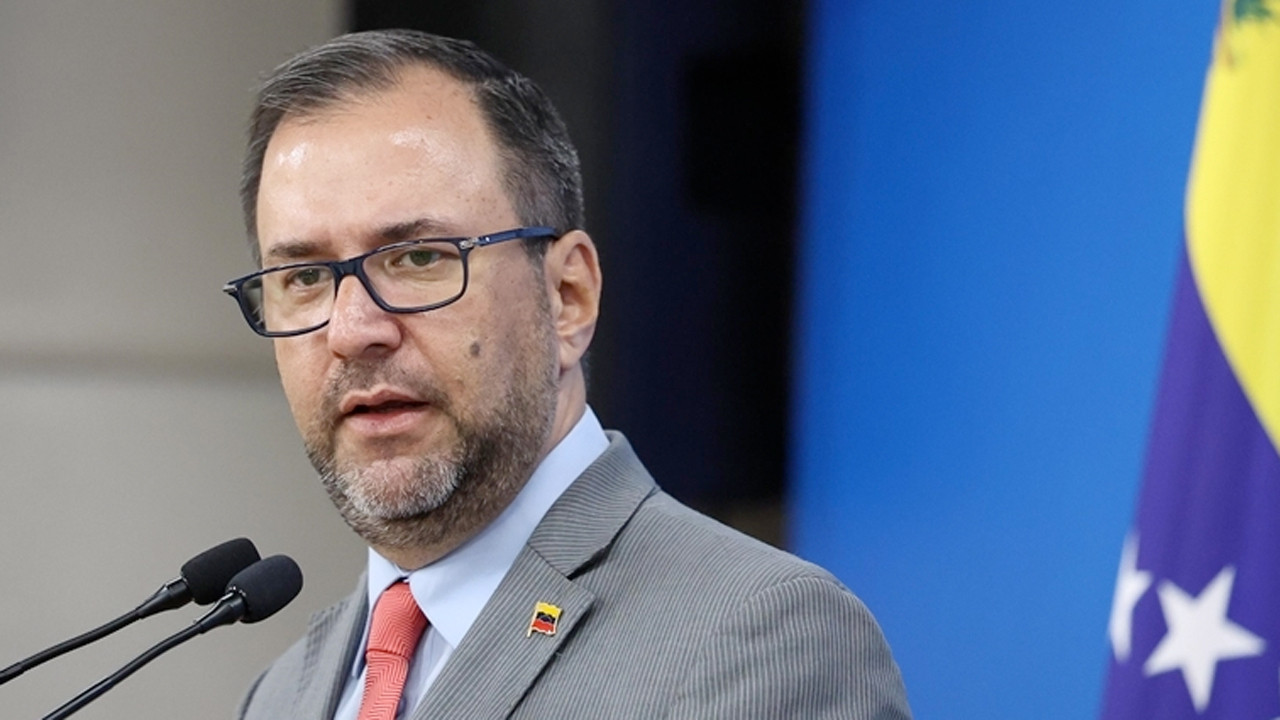 Venezuela Dışişleri Bakanı Yvan Gil: Sonunda maskeler düştü