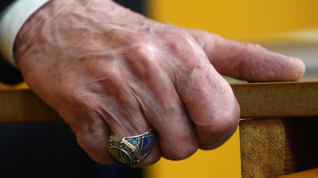 MHP lideri Bahçeli'nin rozeti ve yüzüğü dikkat çekti! İşte üzerindeki yazı