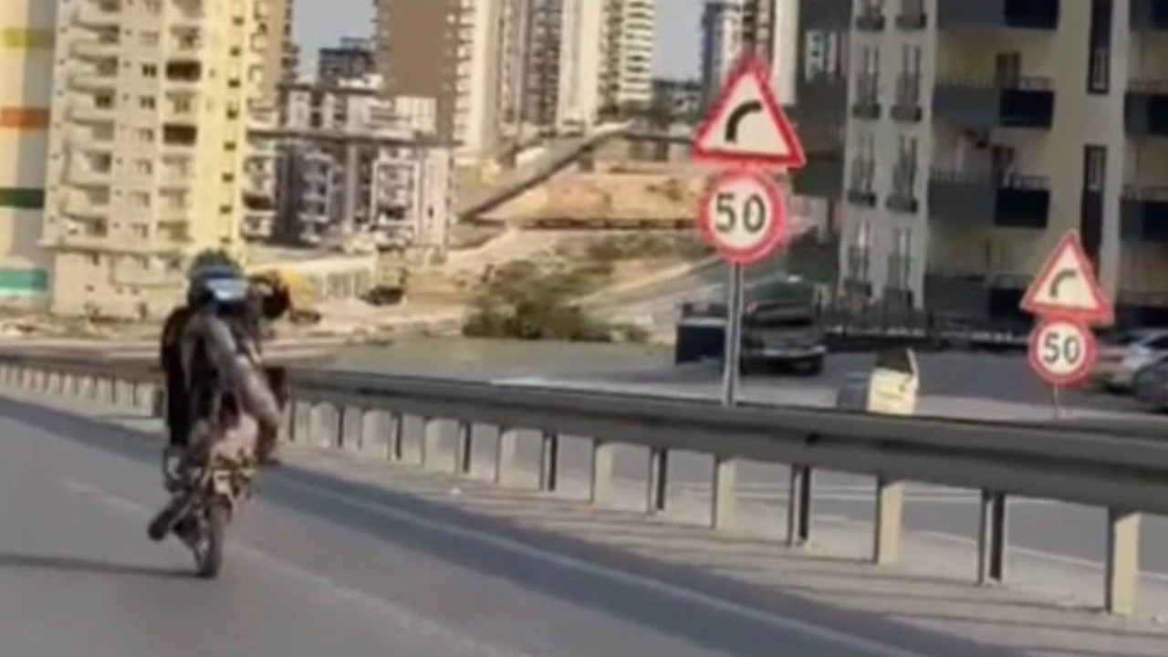 Mersin'de trafikte akrobatik hareketler pahalıya patladı: Motosikletliye 2 bin 719 lira ceza