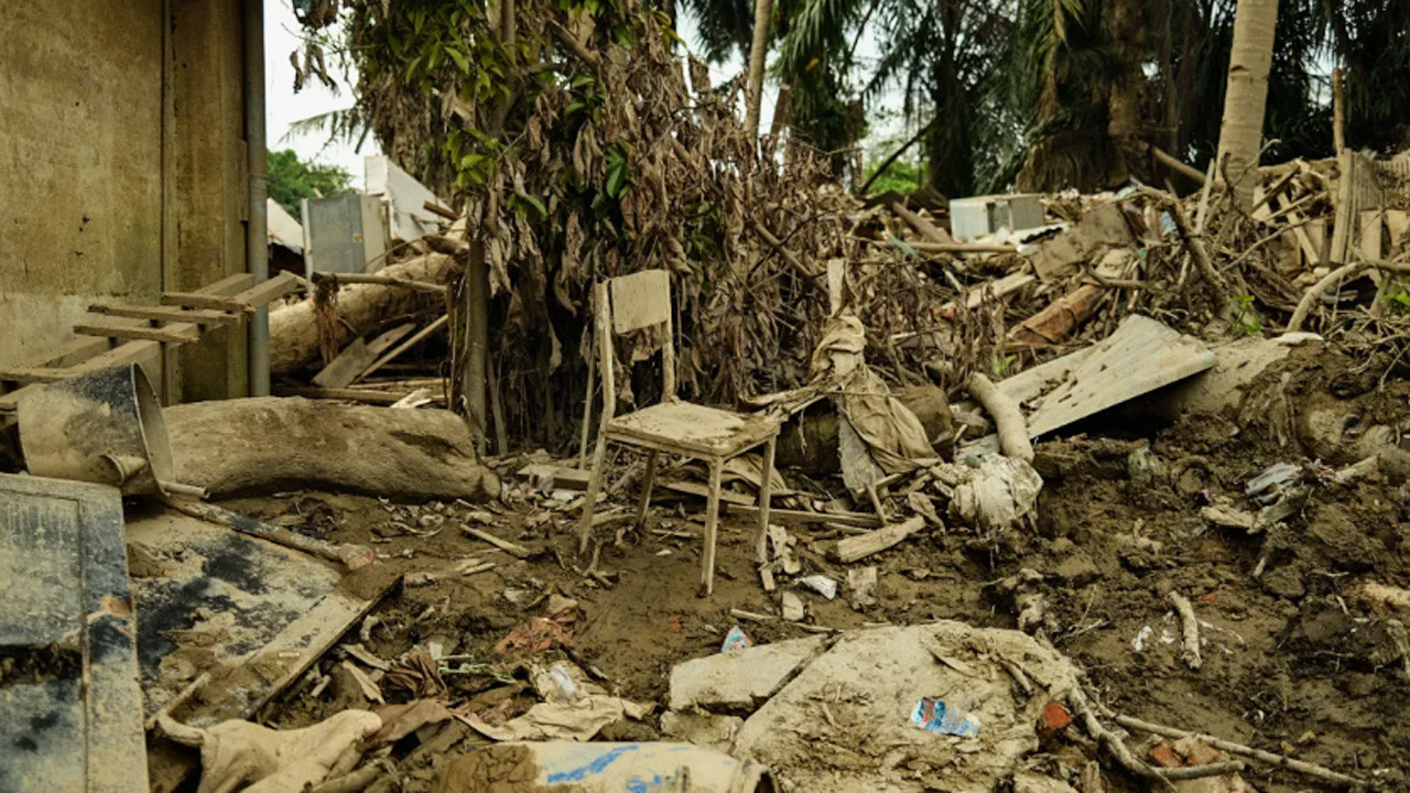 Endonezya'da şiddetli yağışların neden olduğu sellerde 16 kişi öldü