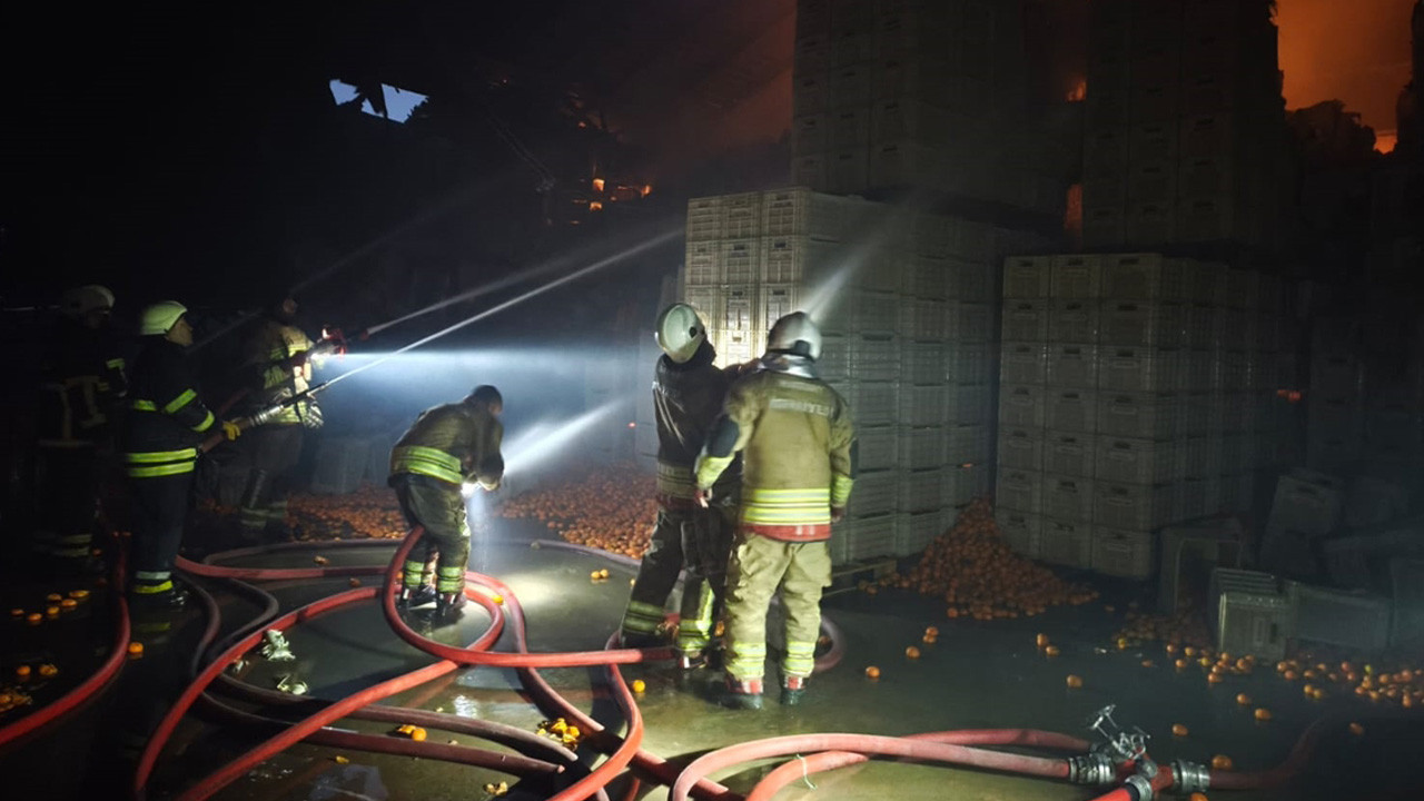 Hatay'da narenciye paketleme tesisinde yangın! 60 kişi tahliye edildi acı haber geldi