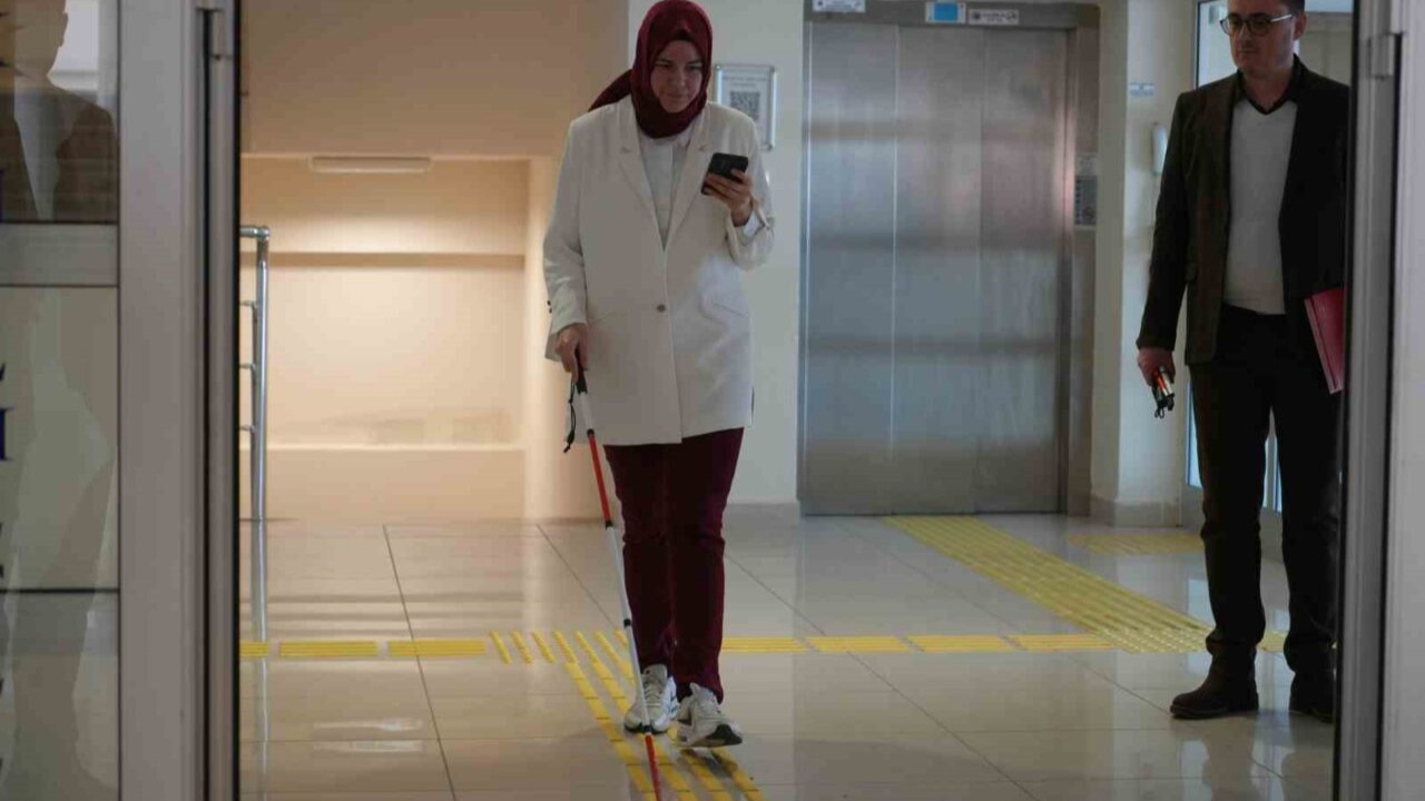 OMÜ'de görme engelliler için "Yapay Zeka Görme Engelli Asistanı" hizmete girdi