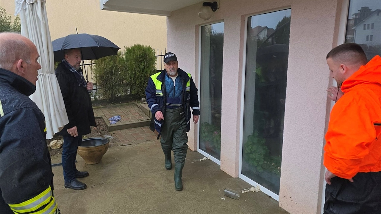 Balkanlar'da şiddetli yağış! Şehirler sele teslim oldu