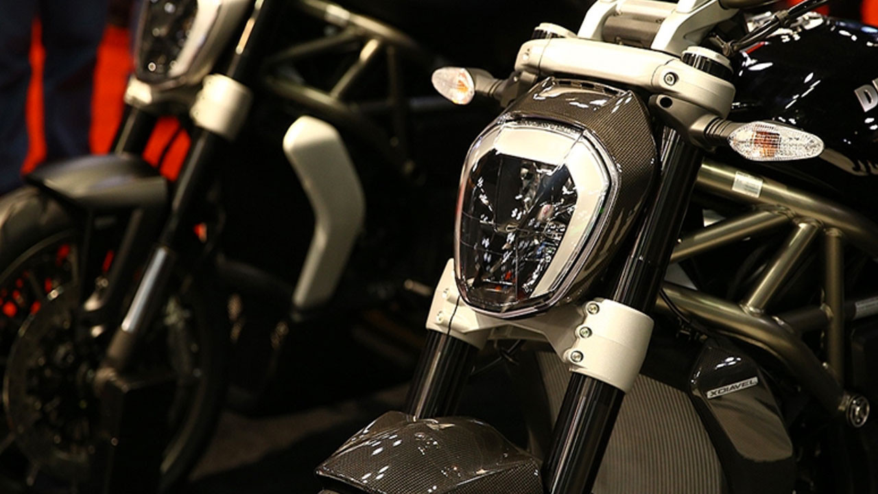 Trafikte akrobatik hareketler cezayı yedi