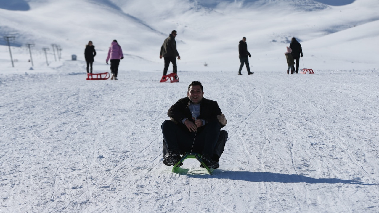 Van'da Abalı Kayak Merkezi'nde kayak sezonu açıldı...