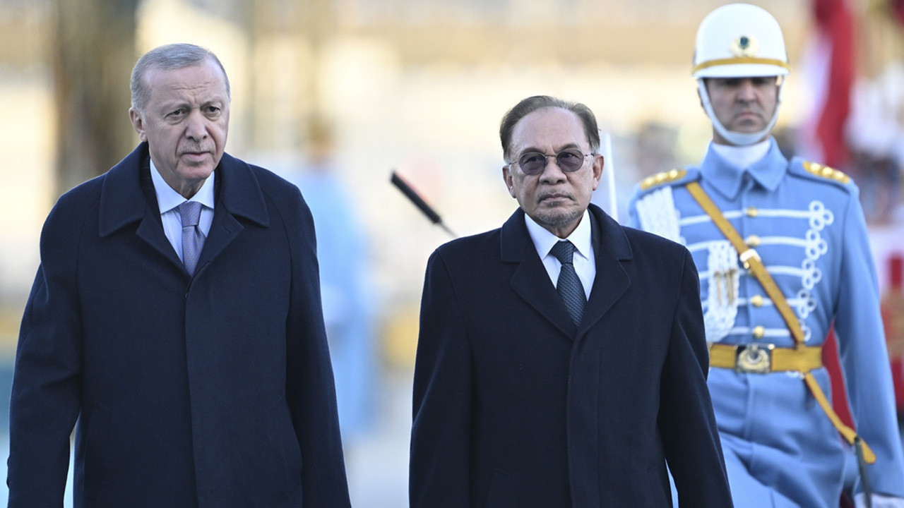 Cumhurbaşkanı Erdoğan, Malezya Başbakanı Enver'i resmi törenle karşıladı
