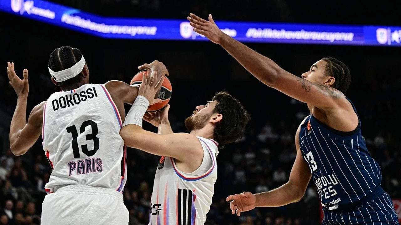 Anadolu Efes evinde Paris'e yenildi