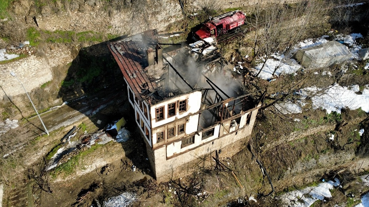 Safranbolu'da korkunç yangın! Tarihi konak küle döndü