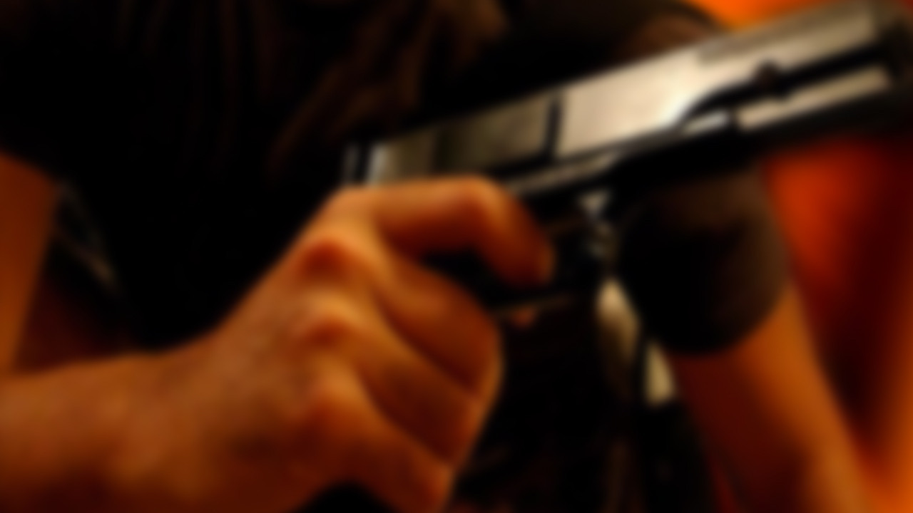 Tabancayla vurulan genç kız ağır yaralandı