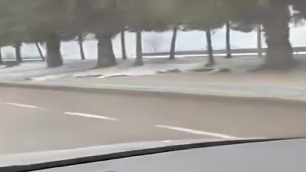 İstanbul'da fırtına! Deniz taştı sahil yolu sular altında kaldı