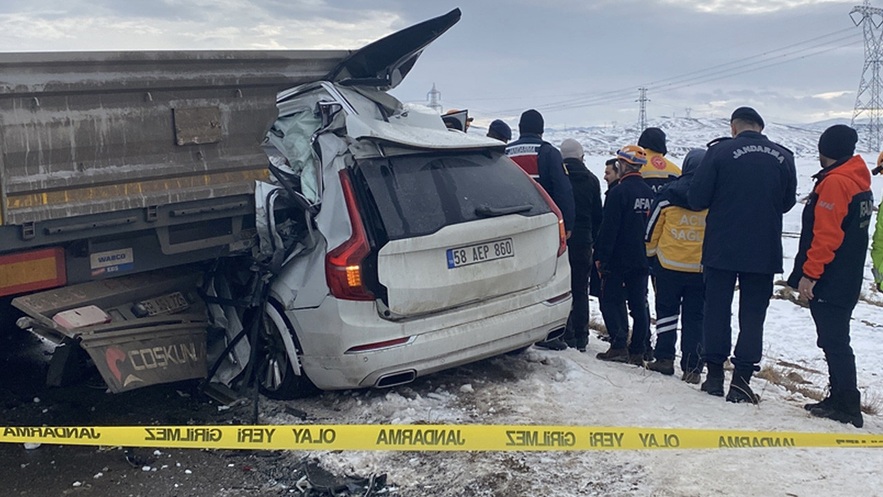 Sivas'ta korkunç kaza! Ölü ve yaralılar var