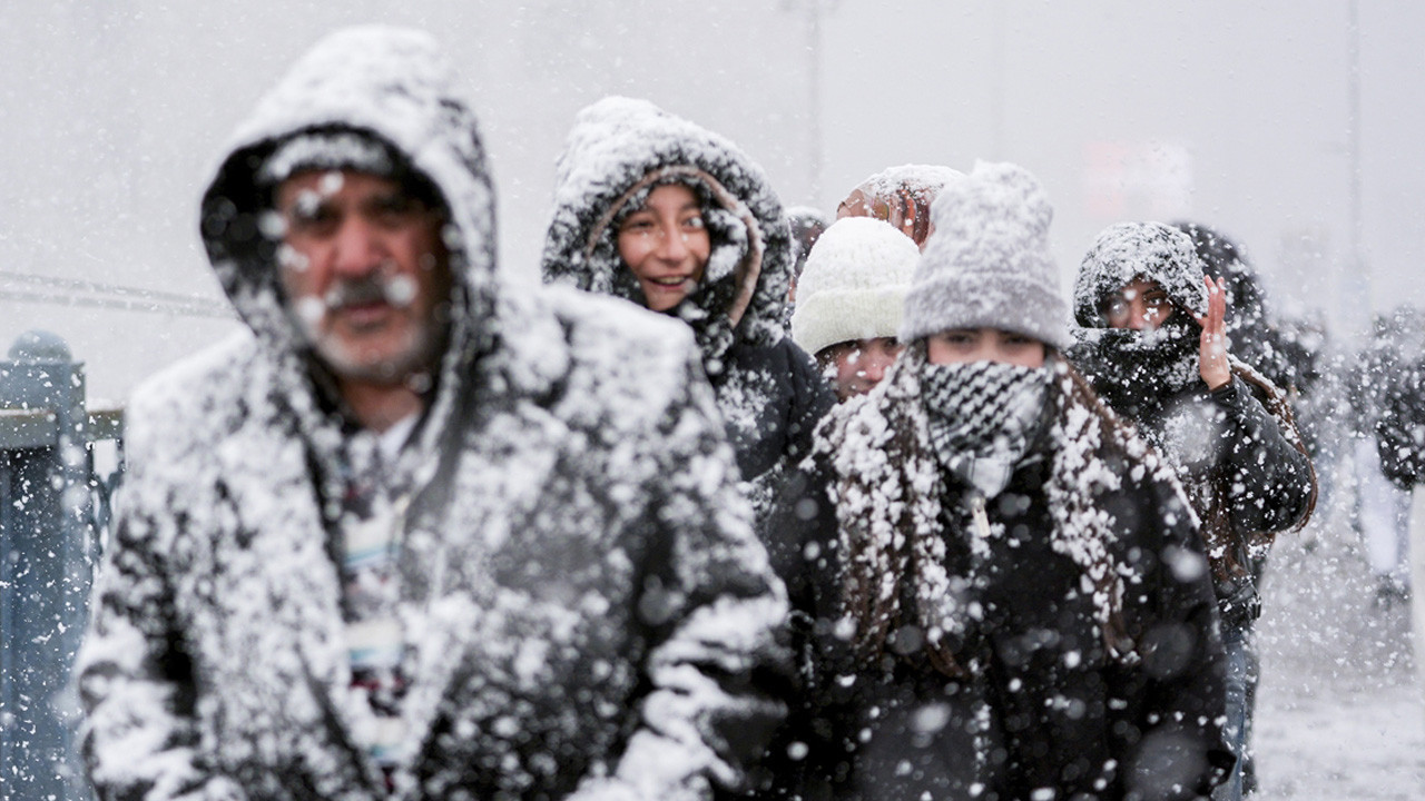 AKOM'dan İstanbul için fırtına, sağanak ve kar uyarısı