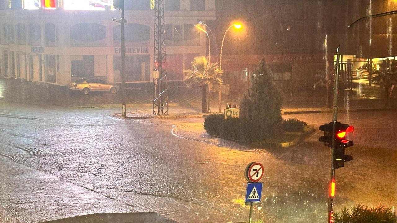 Hatay'da sağanak ve dolu etkili oldu!