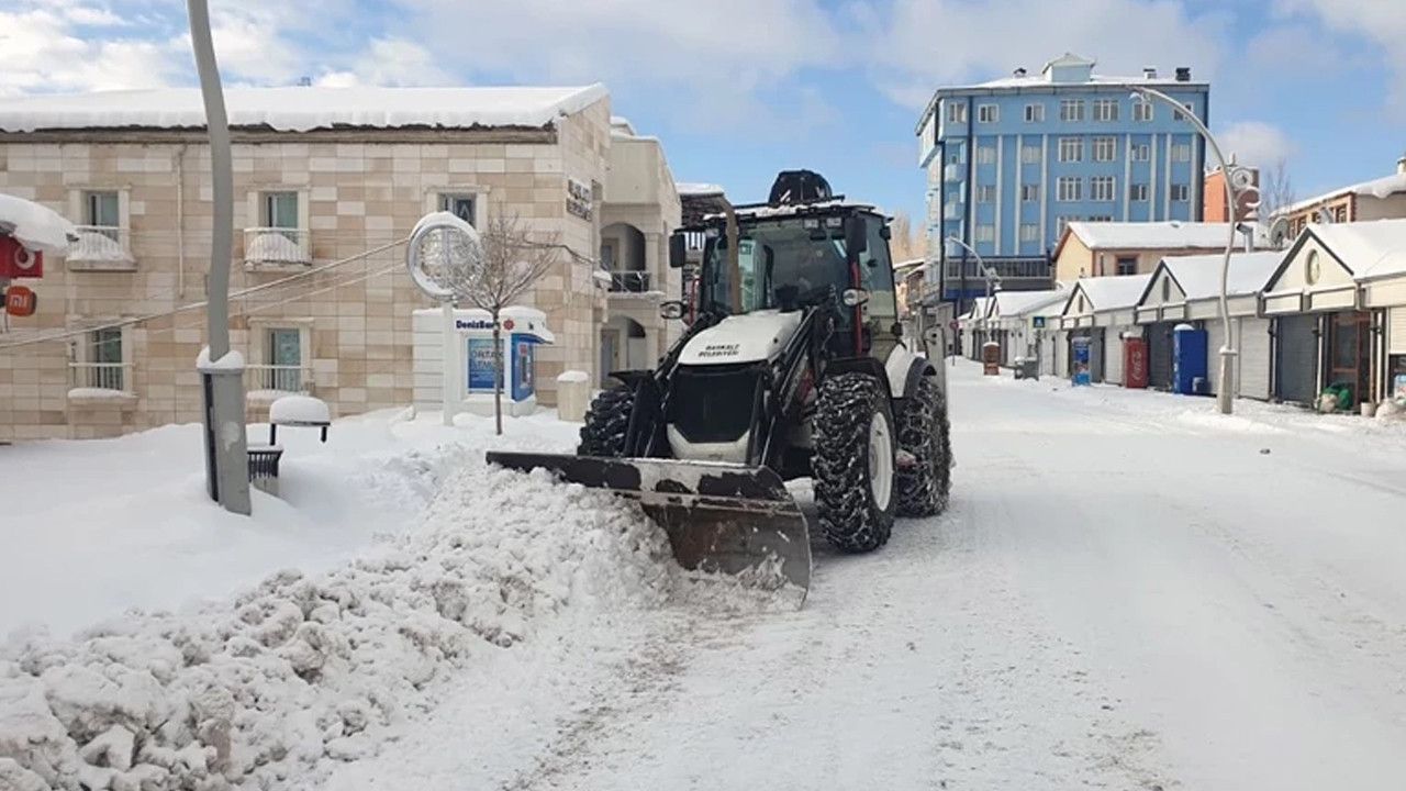 Van'da 405 yerleşim yerinin yolu ulaşıma kapandı