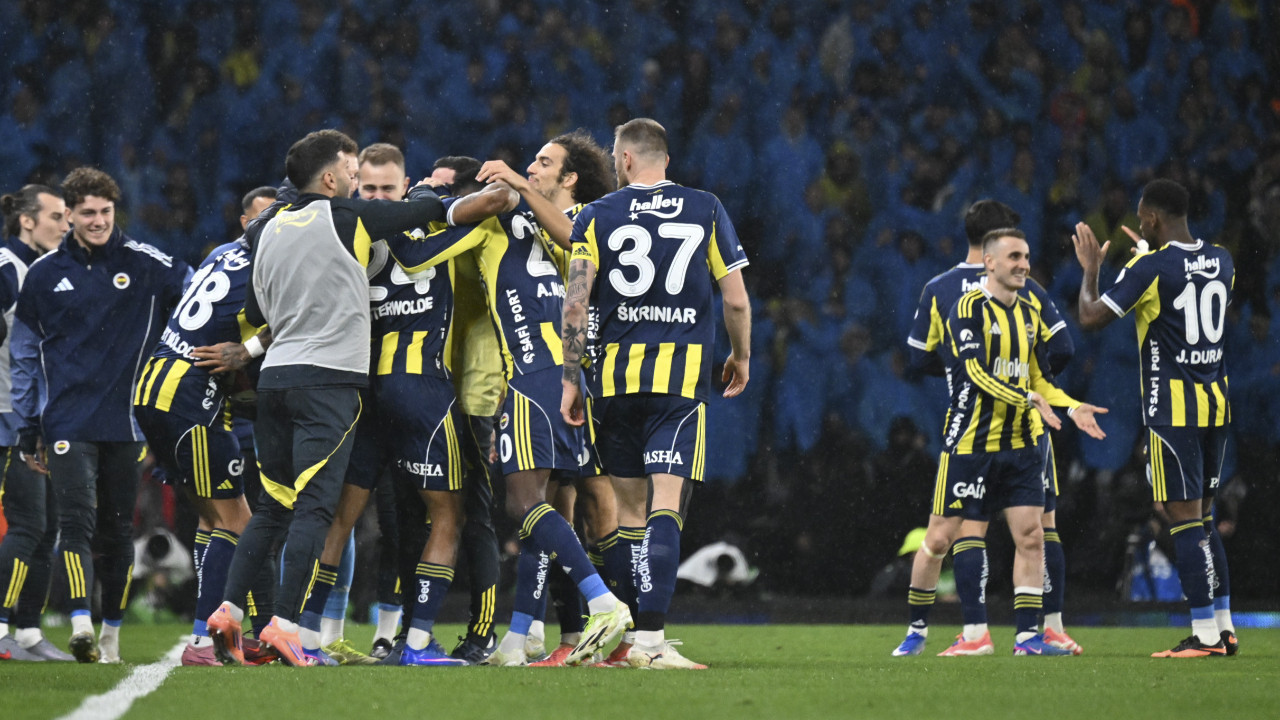 Galatasaray'ı 2-0 mağlup eden Fenerbahçe kupanın sahibi oldu