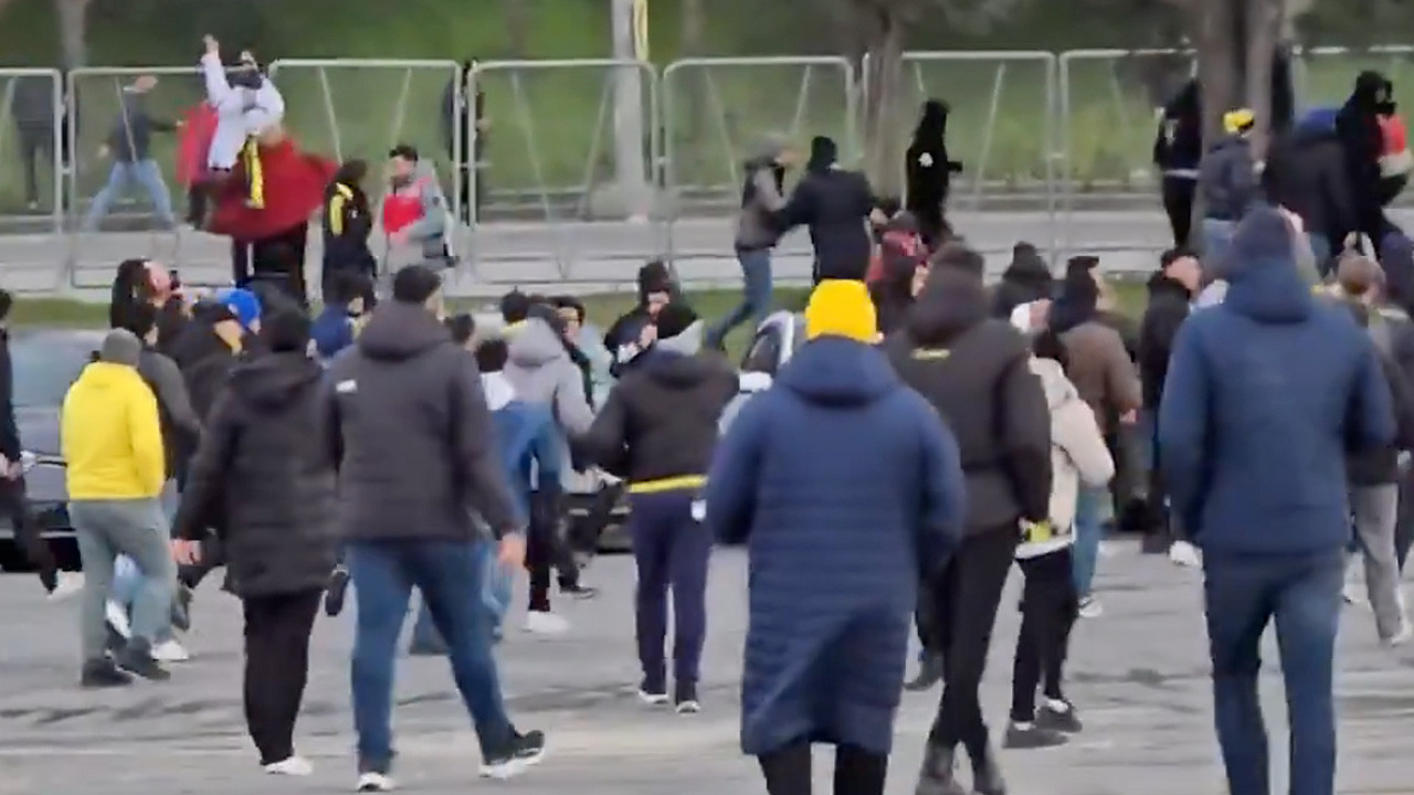 Derbi öncesi ortalık karıştı! Taraftarlar birbirine girdi polis havaya ateş açtı