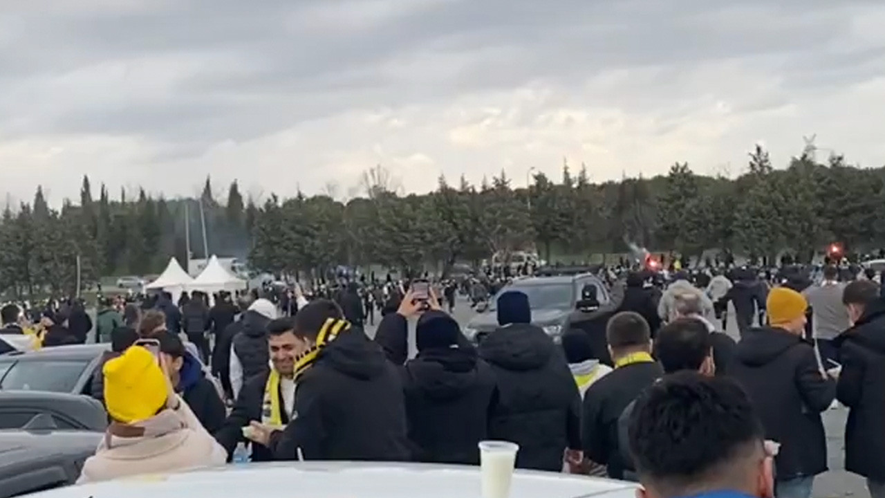 Süper Kupa öncesi ortalık savaş alanına döndü! Olimpiyat Stadı'nda güvenlik güçleri araya girdi