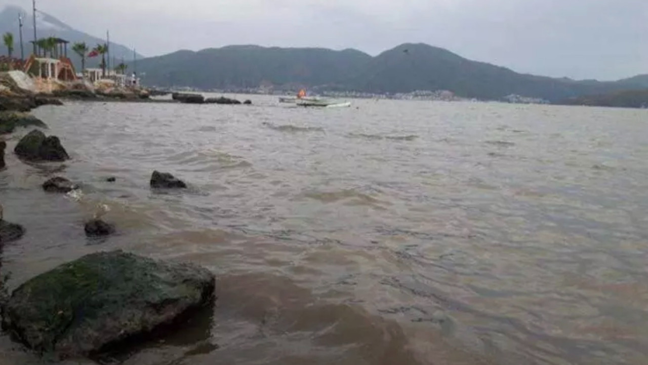 Fethiye'de korkutan manzara! Ölüdeniz'in rengi değişti...