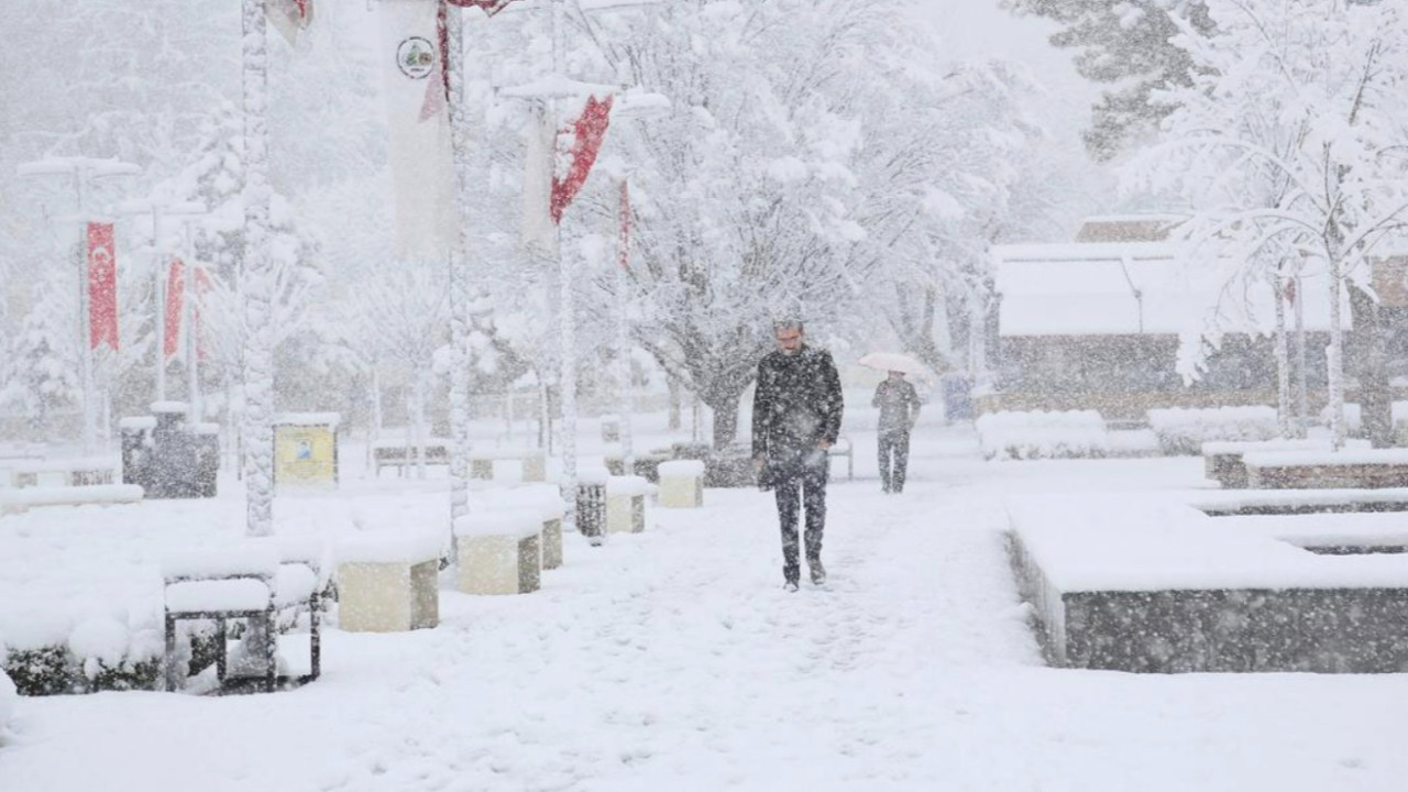 İstanbul'da okullar tatil edilmişti! Beklenen yağış başladı: 41 il için uyarı