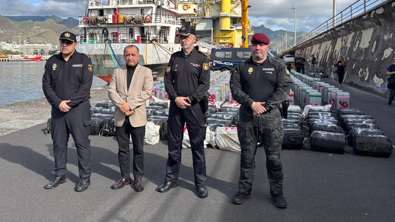 Atlantik Okyanusu'ndaki ticari gemide 10 ton kokain ele geçirildi
