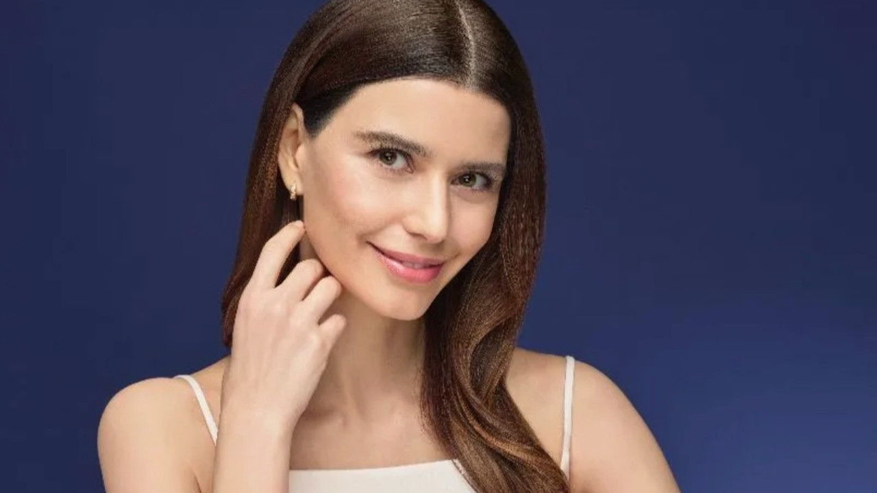 Artık müzik piyasında! Beren Saat dizilerden sonra artık sahnede...