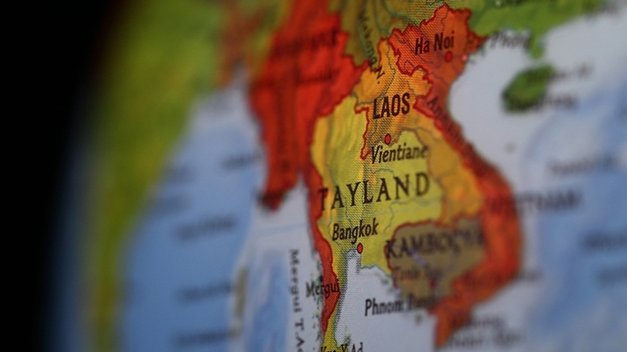 Tayland'da demir yolunda facia! Trendeki 22 kişi hayatını kaybetti