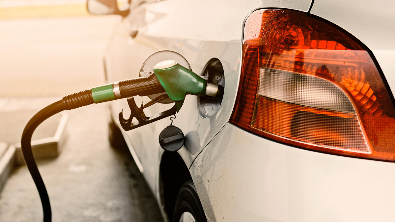 Benzine bu gece motorine cumartesi yüklü zam! Litre fiyatı bakın kaç lira olacak