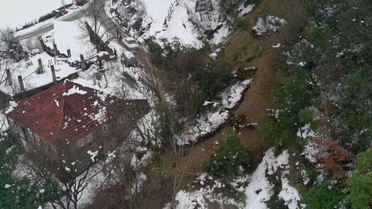 Sinop'ta kar yağışı nedeniyle toprak kayması meydana geldi