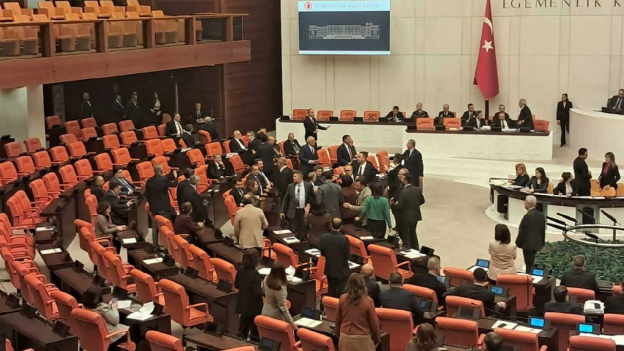 TBMM'de İYİ Parti ve DEM Parti arasında gerginlik: Konuşma be, hadi oradan