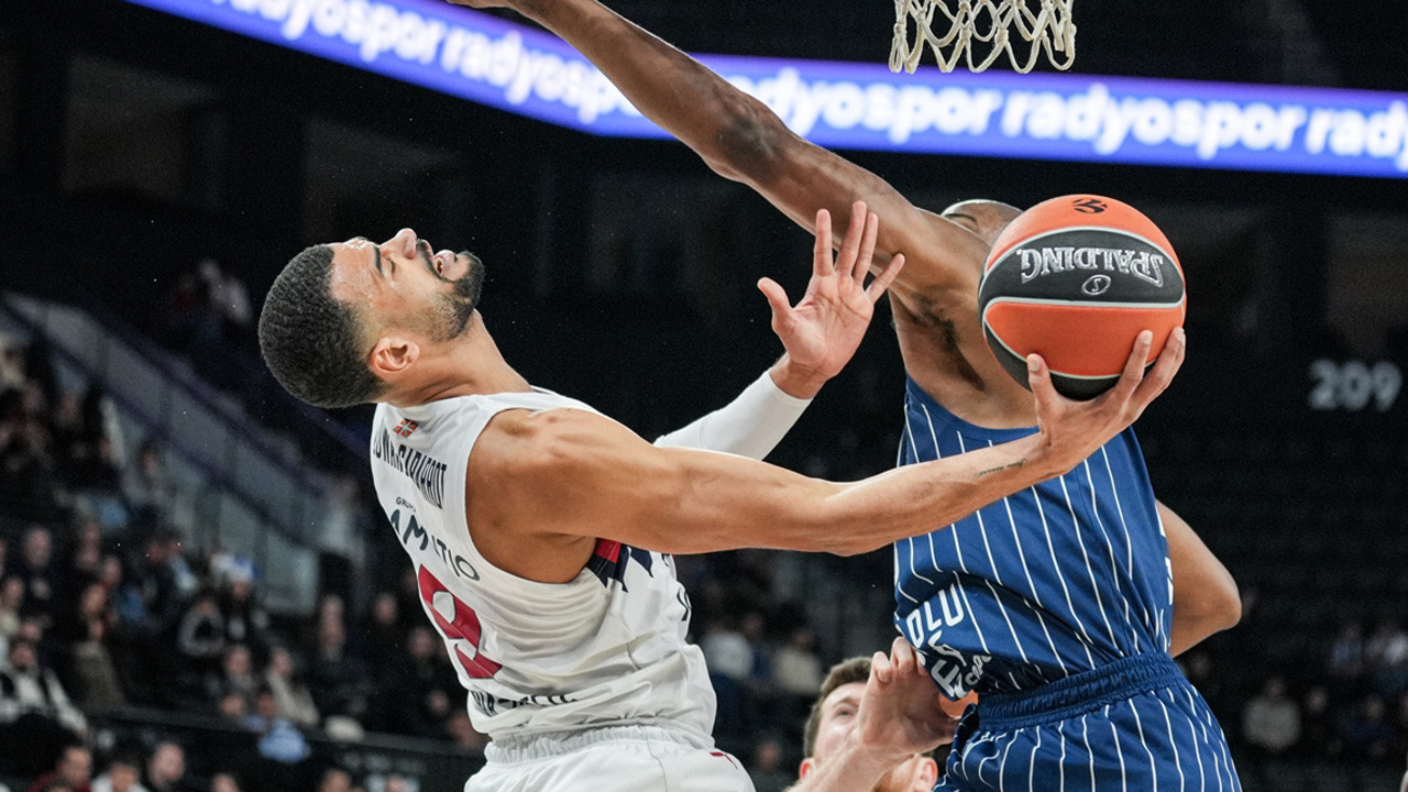 Anadolu Efes mağlubiyeti seriye bağladı taraftar İsmail Şenol'u istifaya davet etti