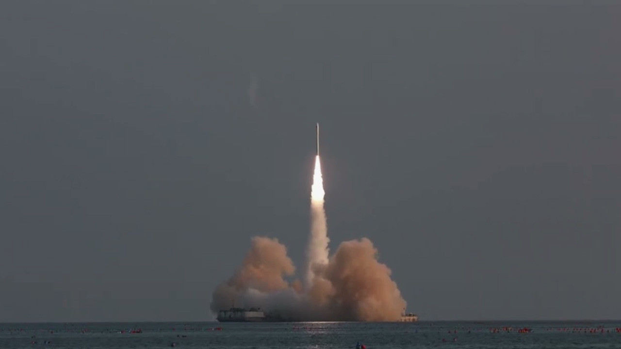 Çin CERES-1 roketiyle denizden 4 uydu fırlattı