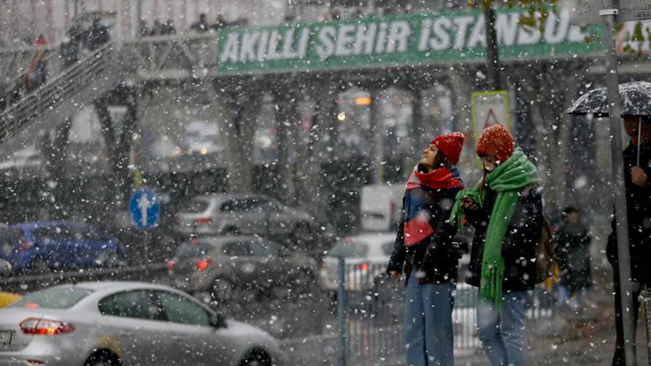 İstanbul'da kar yağışı başladı!