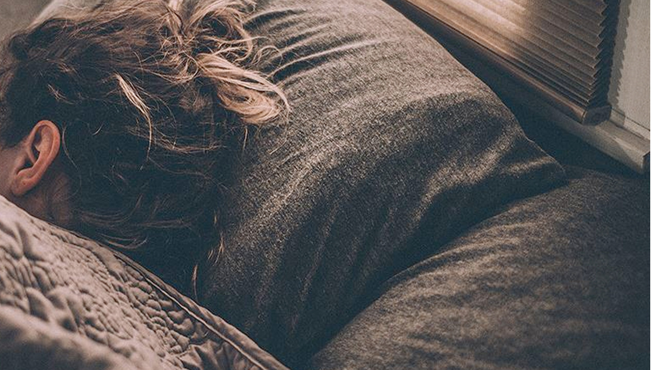 Bir kadın gece yarısı üzerinde 2,5 metrelik pitonla uyandı