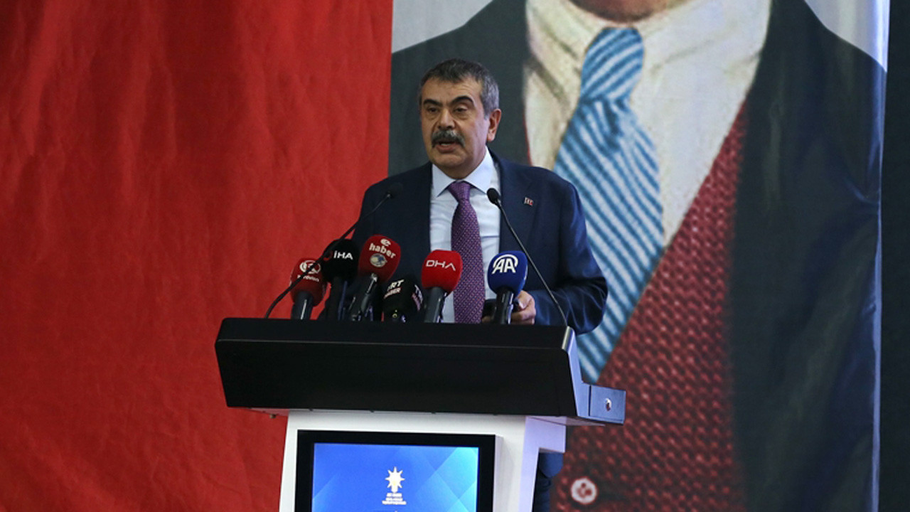 Yusuf Tekin, CHP'nin 'Atatürk'süz karne' suçlamasına yanıt: Asrın hırsızlığını saklamaya çalışıyorlar