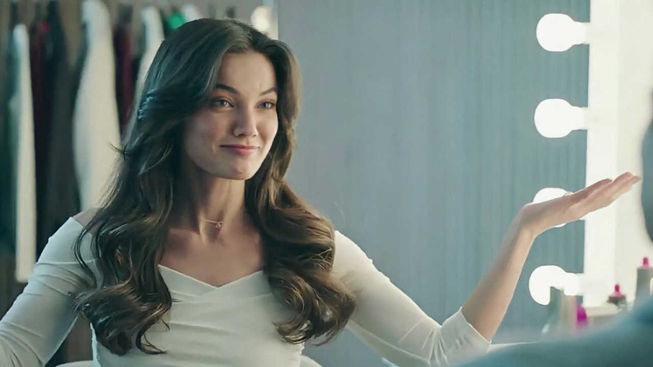 İmajını değiştirdi, ortalığı birbirine kattı! Pınar Deniz yeni saçlarıyla herkesi büyüledi