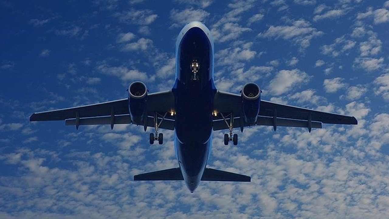 Yolcu uçağı kağıt mendile yazılmış bomba notu nedeniyle acil iniş yaptı