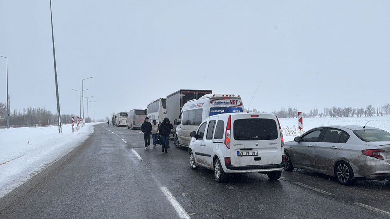 Sürücüler dikkat! Kar yağışı nedeniyle yol ulaşıma kapandı
