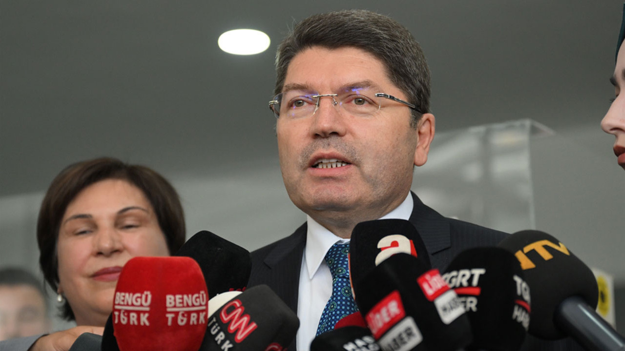 Adalet Bakanı Tunç: Bayrağımıza yönelik alçak girişimle ilgili savcılık soruşturma başlattı