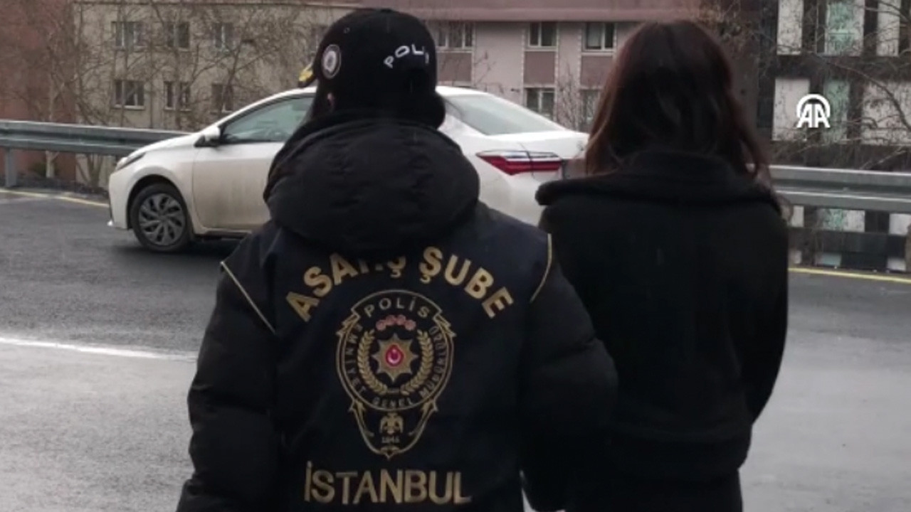 Böyle anne mi olur! 7 yaşındaki kızıyla birlikte 3 evden hırsızlık yaptı, 76 suç kaydı çıktı